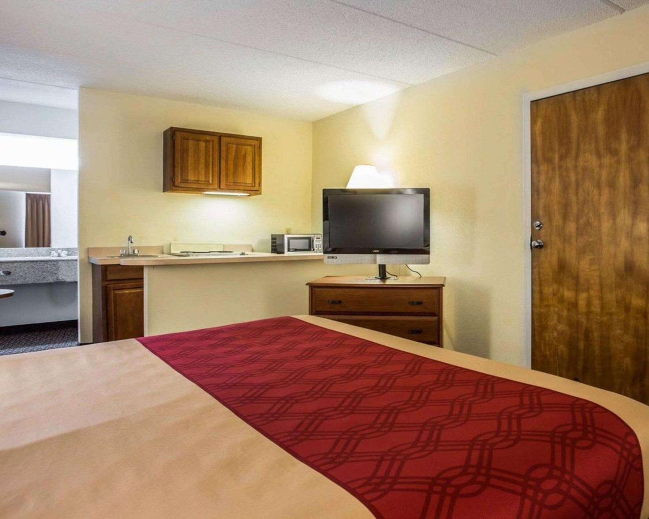 Econo Lodge Inn & Suites Lugoff Exterior photo