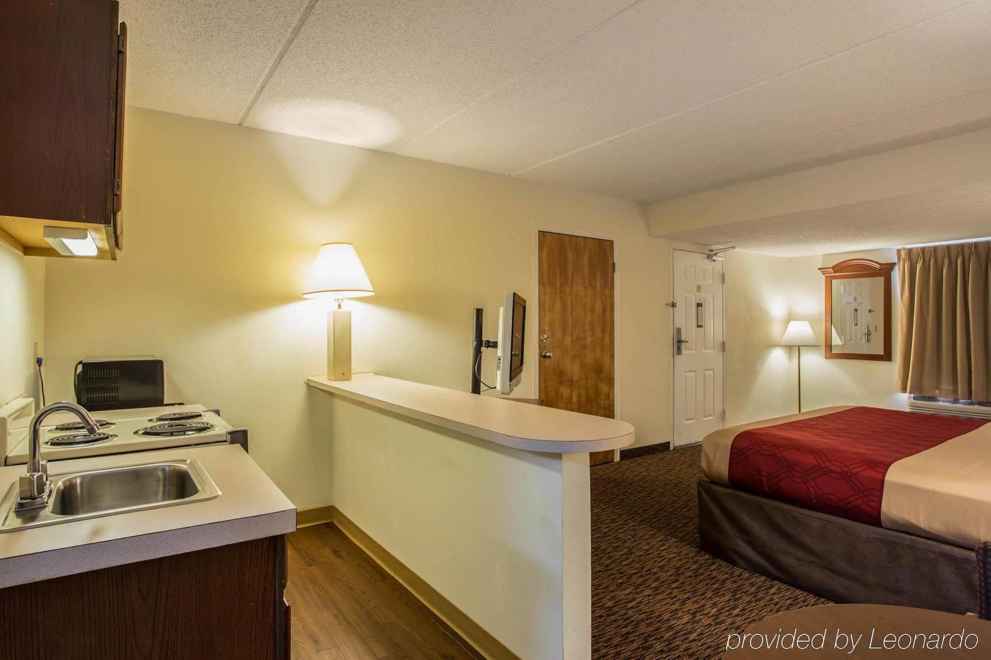 Econo Lodge Inn & Suites Lugoff Exterior photo